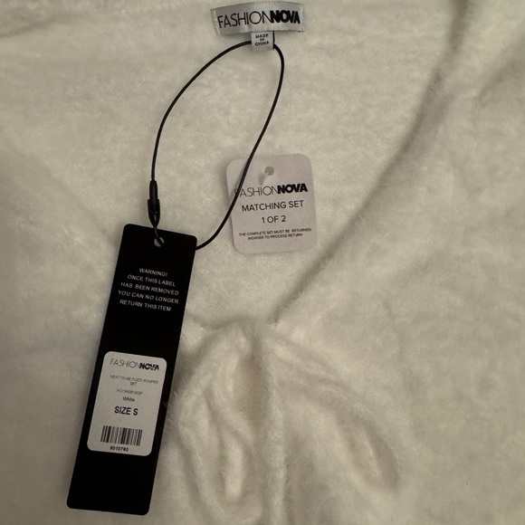 Whit Fuzzy Romper Set with Cardigan - Picture 5 of 6